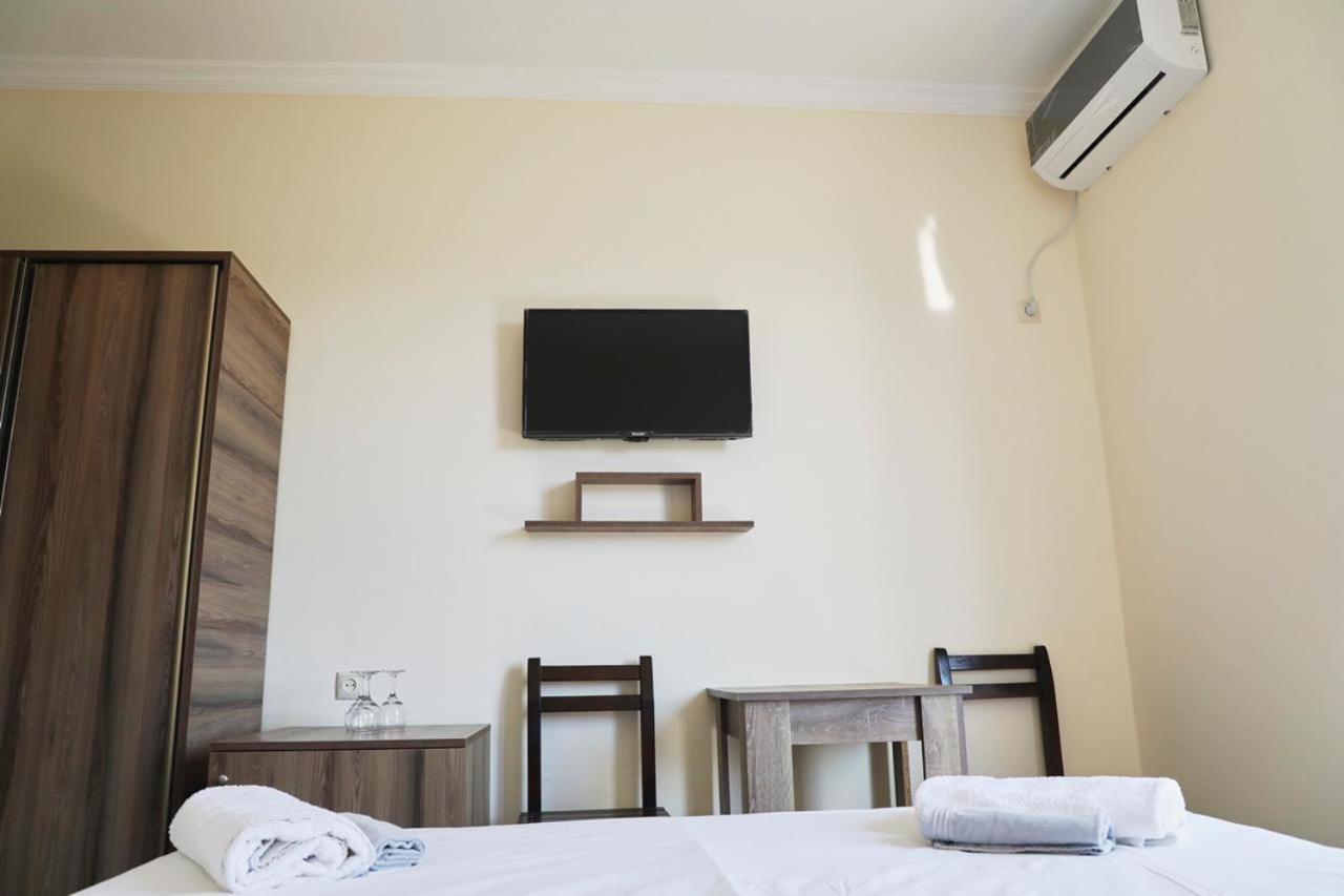 Hotel Estonia Two 코불레티 외부 사진