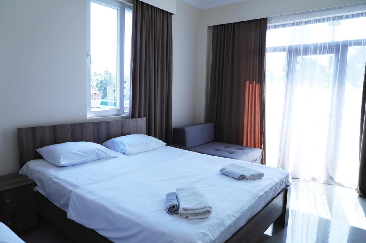 Hotel Estonia Two 코불레티 외부 사진