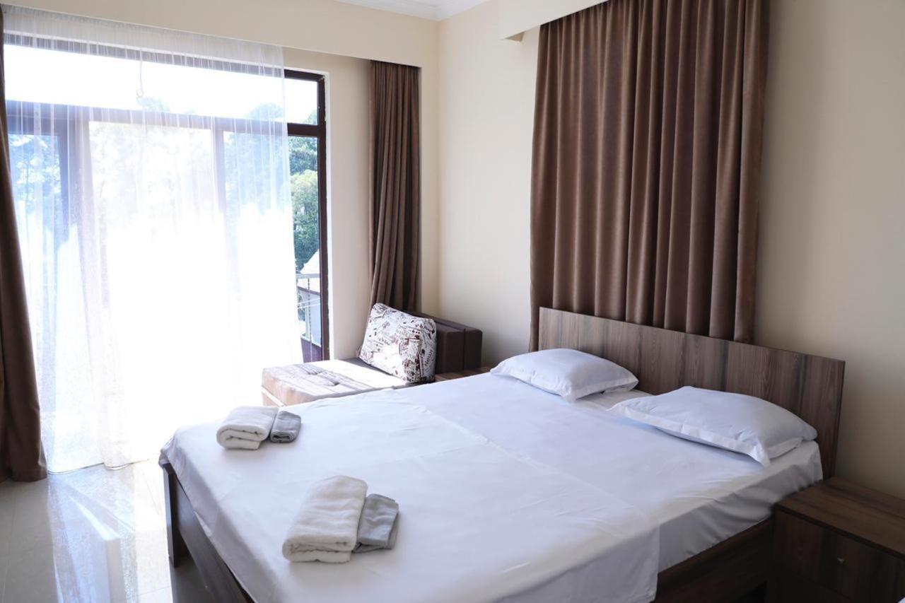 Hotel Estonia Two 코불레티 외부 사진