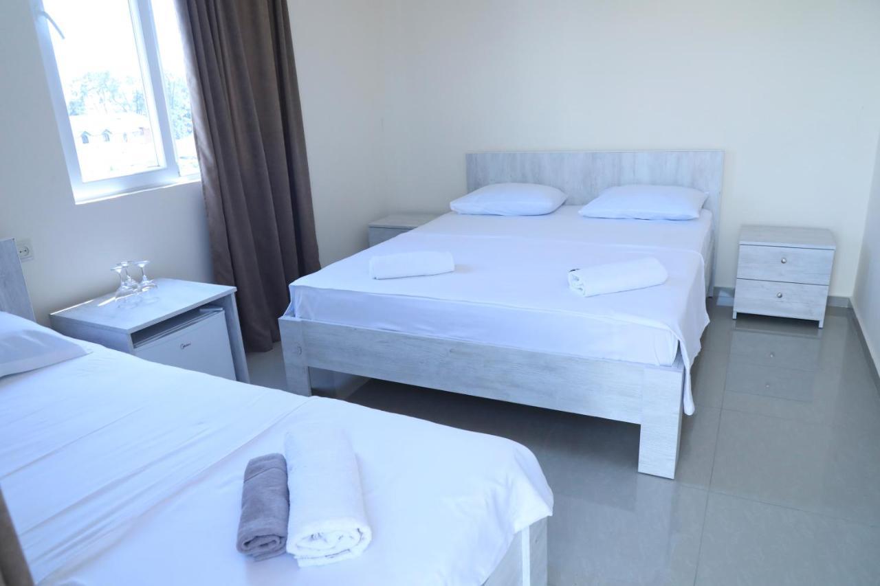Hotel Estonia Two 코불레티 외부 사진